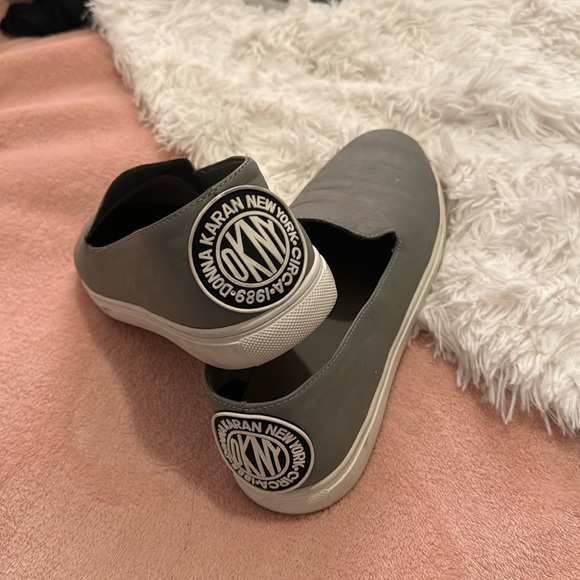 DKNY slip on sneakers - Picture 2 of 6